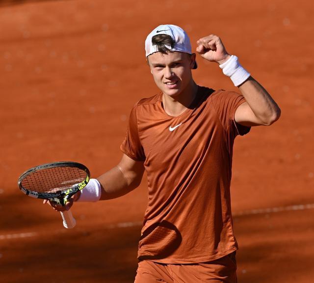 一只手在精 一只手在精