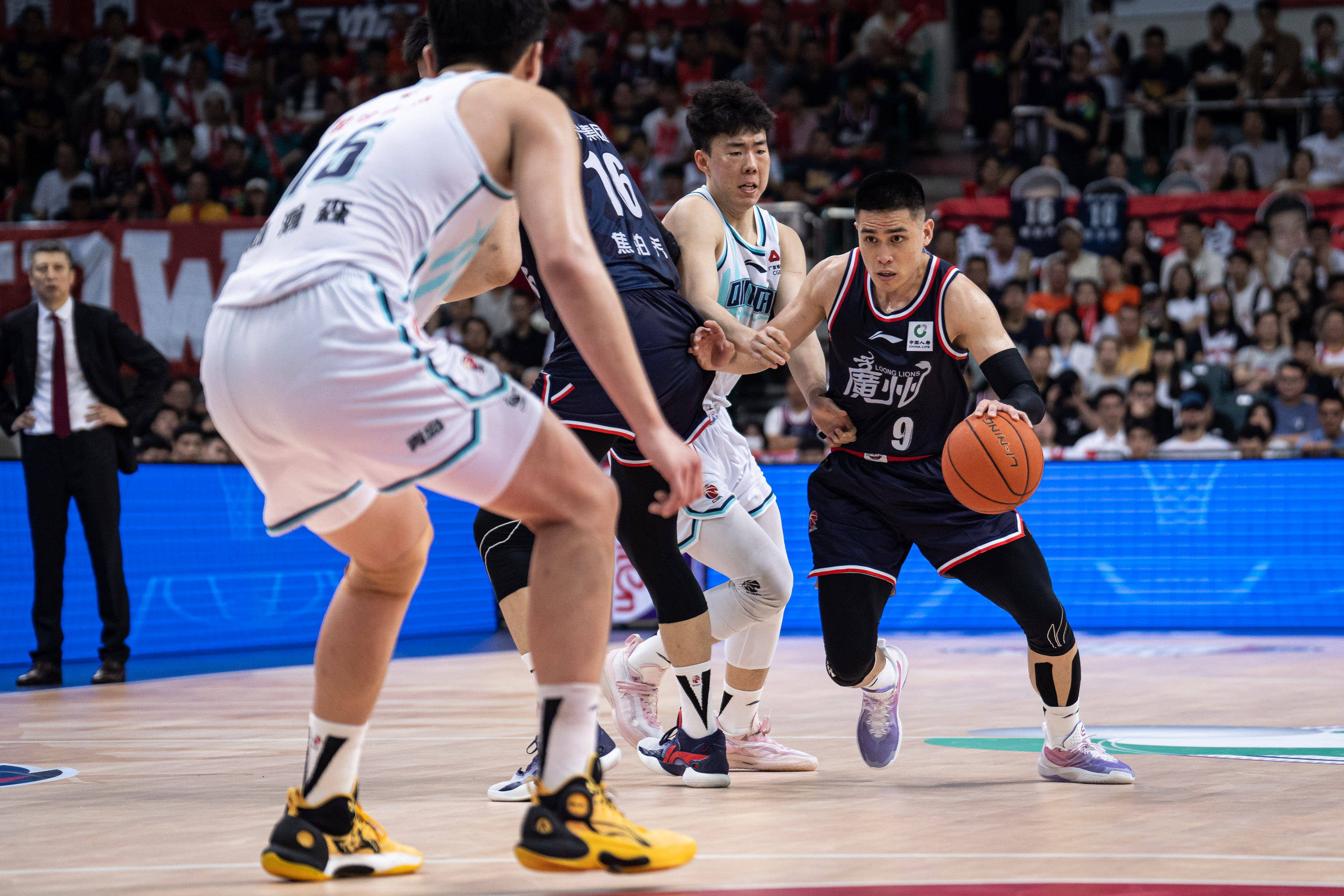 另一边则是 另一边则是